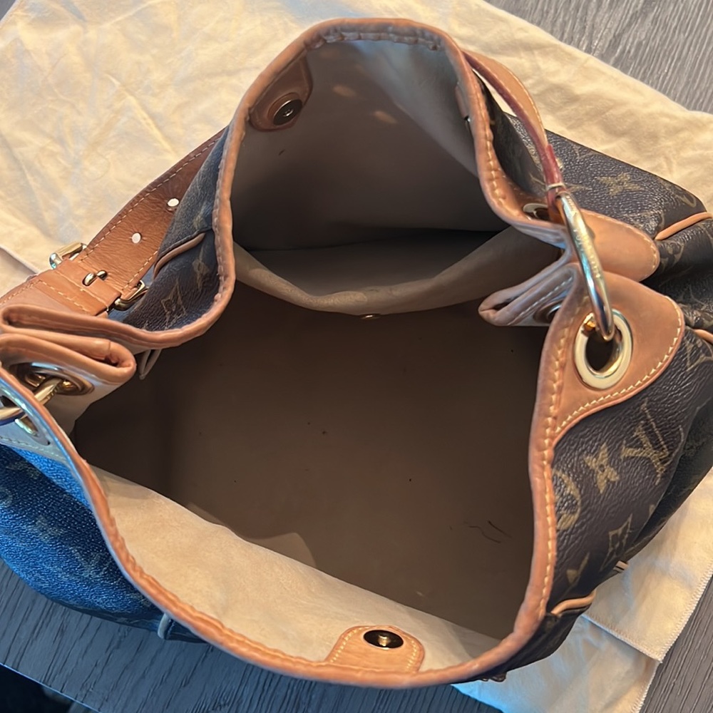 Louis Vuitton large Galliera bag used but in great shape. - Picture 7 of 13